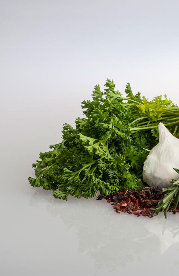 mhoxi30003_02 parsley and garlic
